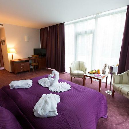 Hotel Park Avenue **** Piestany Bagian luar foto