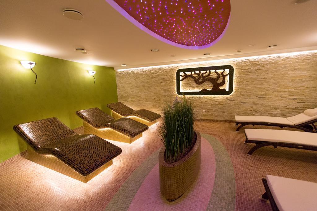 Hotel Park Avenue **** Piestany Bagian luar foto