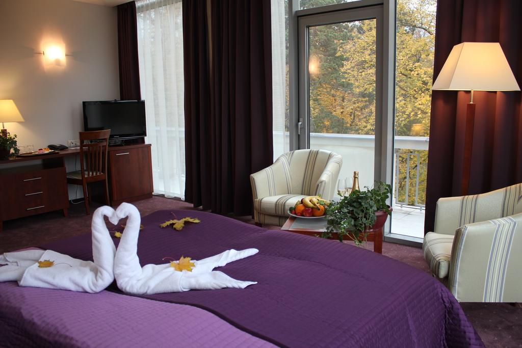 Hotel Park Avenue **** Piestany Bagian luar foto