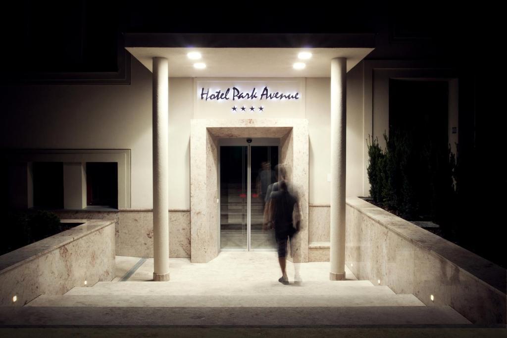Hotel Park Avenue **** Piestany Bagian luar foto