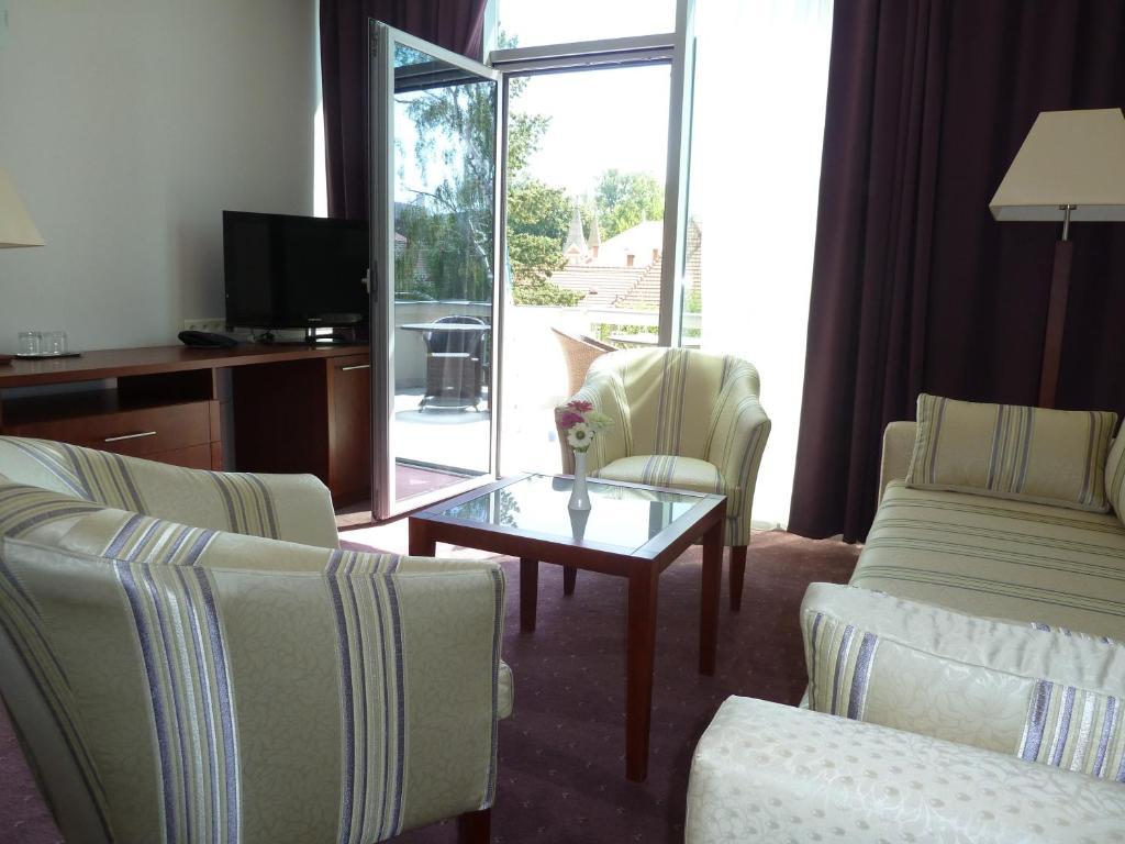 Hotel Park Avenue **** Piestany Bagian luar foto