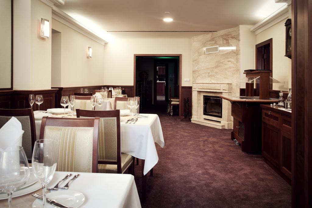 Hotel Park Avenue **** Piestany Bagian luar foto