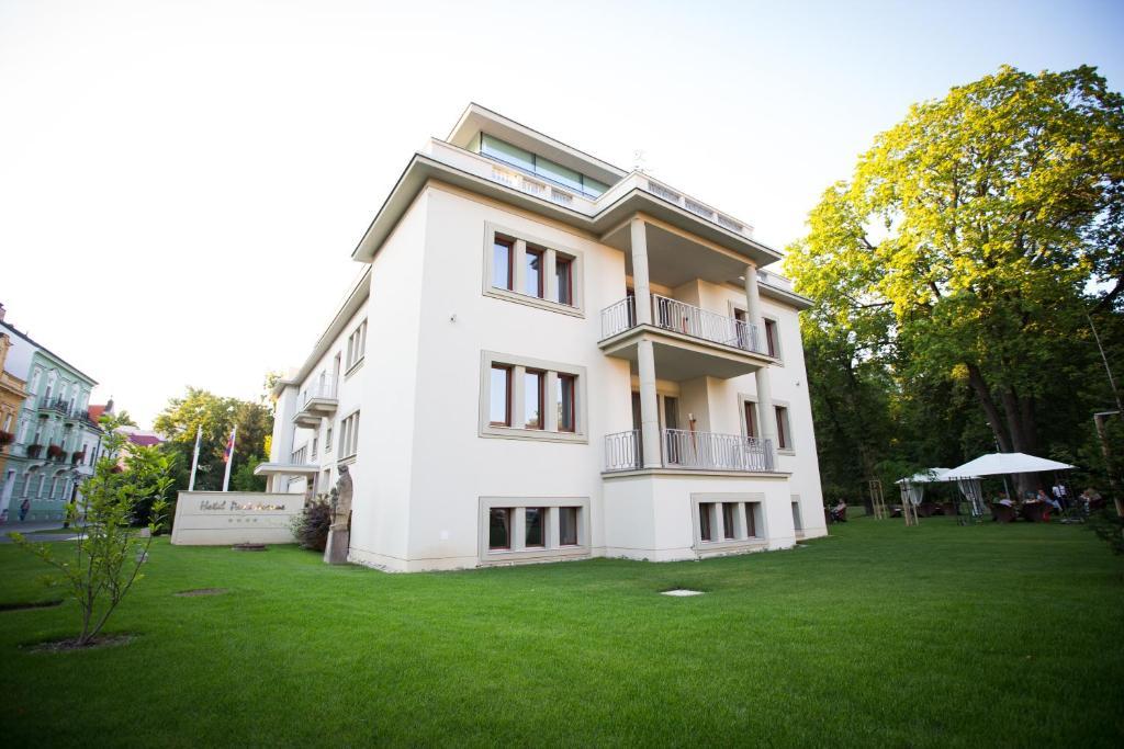 Hotel Park Avenue **** Piestany Bagian luar foto