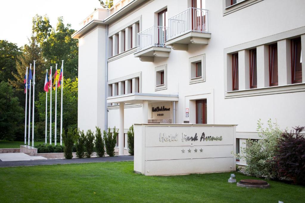 Hotel Park Avenue **** Piestany Bagian luar foto